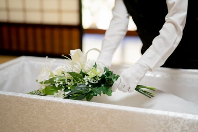 悲しい気持ちが強すぎて遺品整理を進められないときの対処法