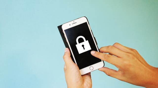 遺品のスマホのロック解除・どうすればいい?パスワードがないと解除は困難